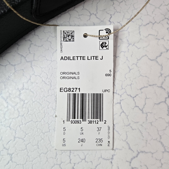 adidas Kids Adilette Lite J Sandals, Size 5 ~ NWT - Picture 14 of 14